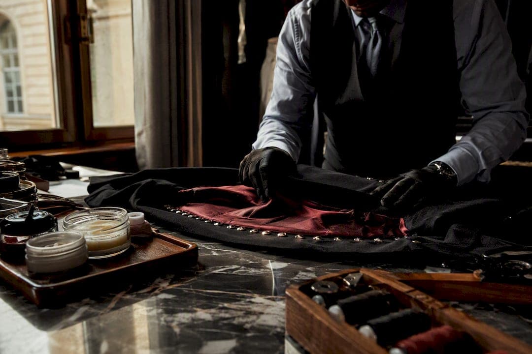 Cura seta e cotone: how to preserve luxury fibres for years